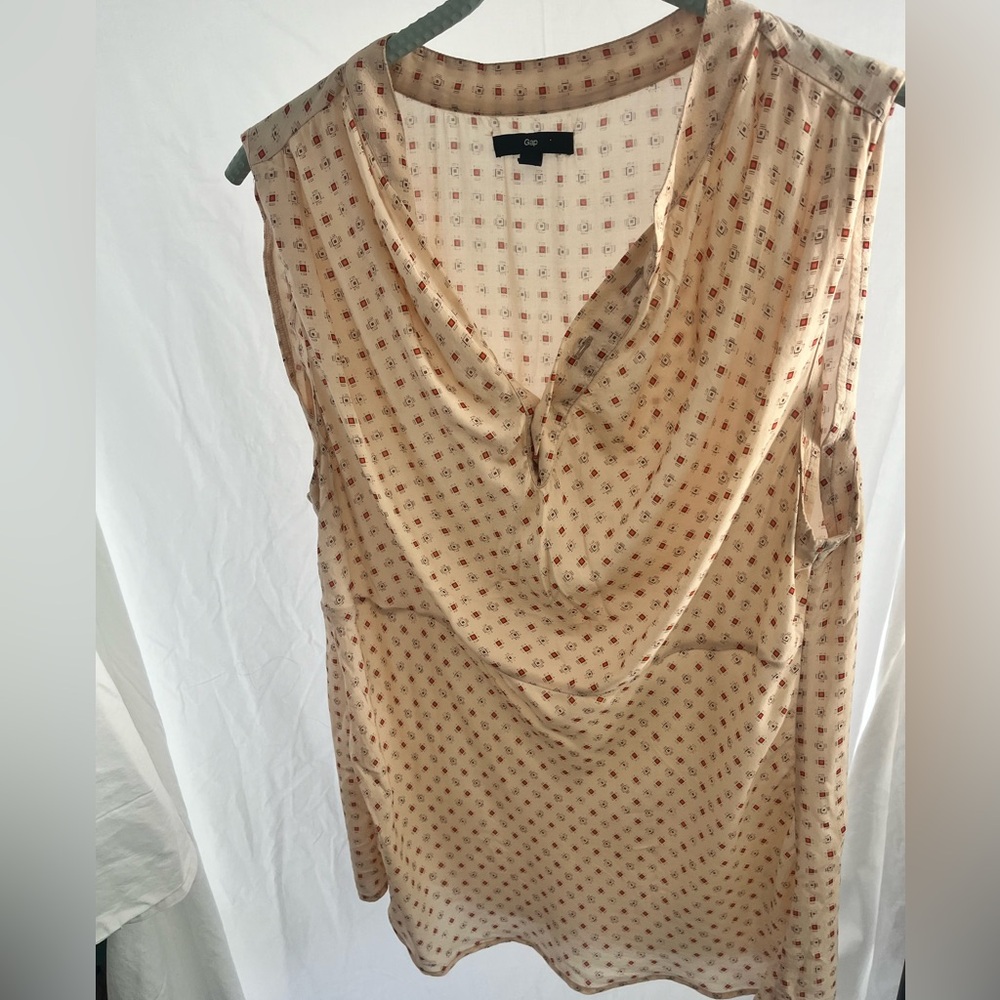 GAP Med Women’s sleeveless top